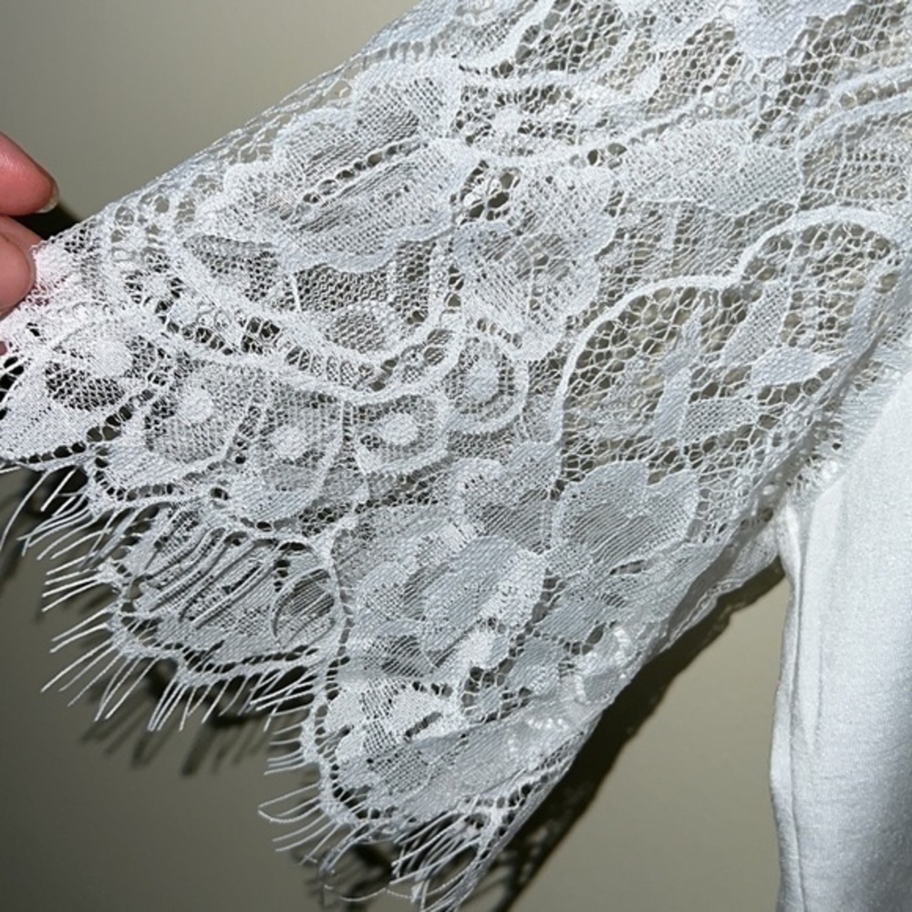White Lace Sleeve Blouse Women Size Large Boho V Neck Summer Top NWT - Picture 3 of 6